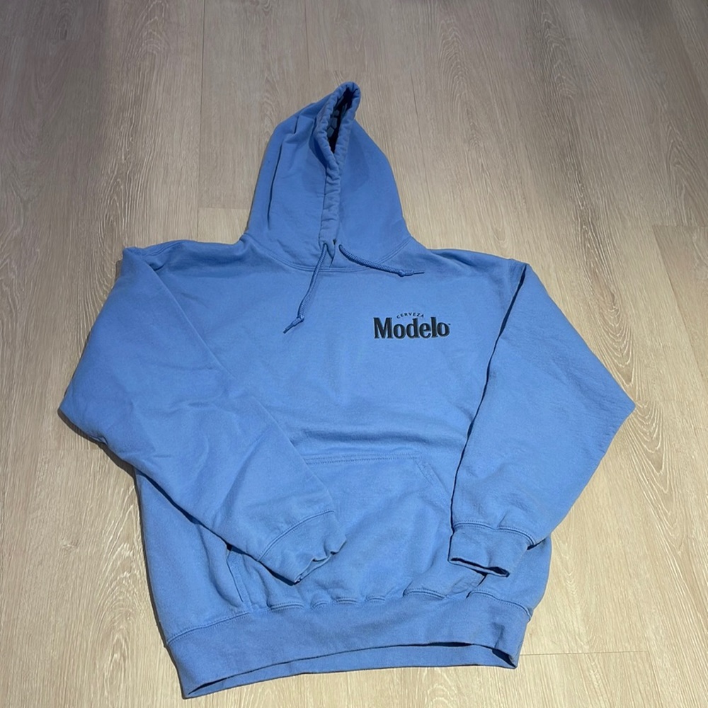 Baby Blue Modelo sweatshirt